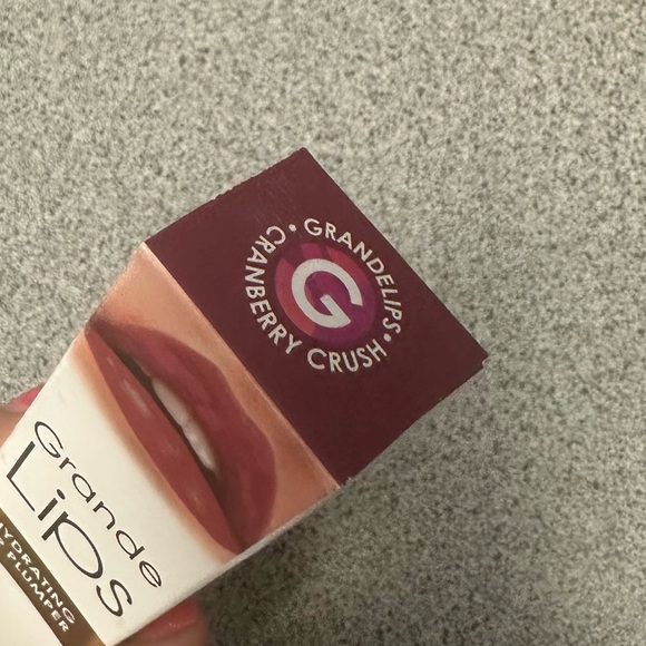 Grande Cosmetics GrandeLIPS Hydrating Lip Plumper Cranberry Crush - Picture 4 of 4